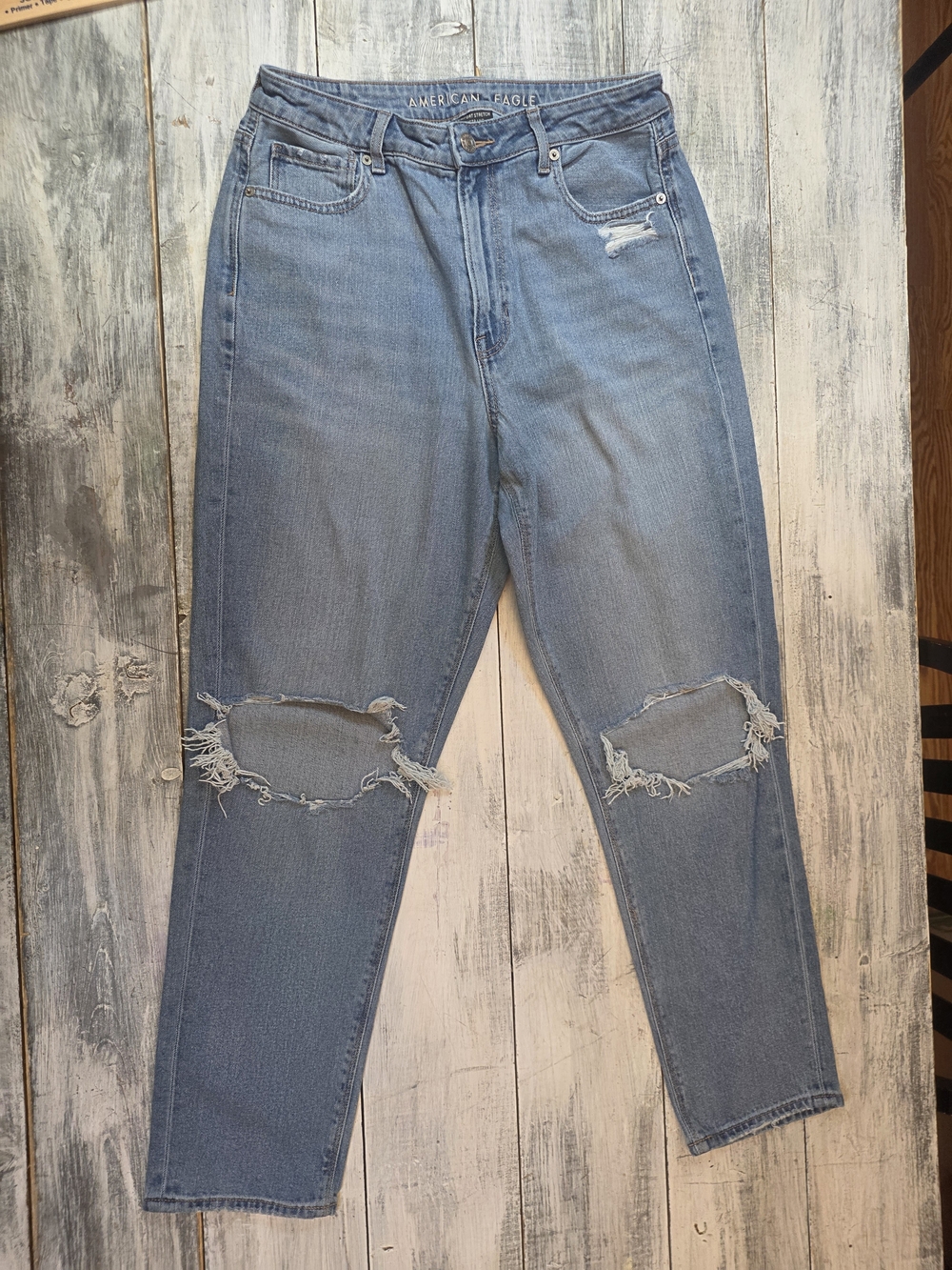 American Eagle Women's Light Blue Distressed High Rise Mom Jeans sz 10